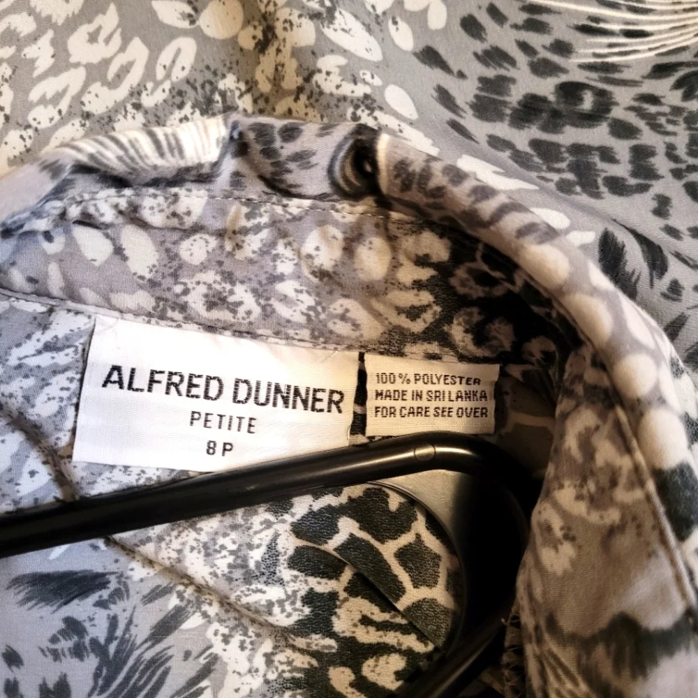 Alfred Dunner Women Leopard Print Blouse Size 8P - Picture 5 of 5